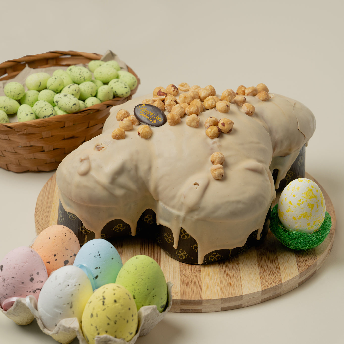 Handwerklich hergestellte Colomba gefüllt mit Haselnusscreme (1,3 kg)