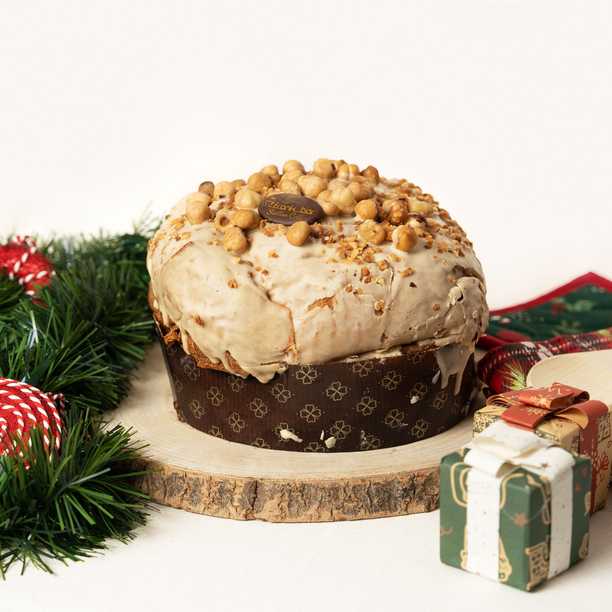 Panettone Artigianale Farcito con Crema alla Nocciola (1.3kg)