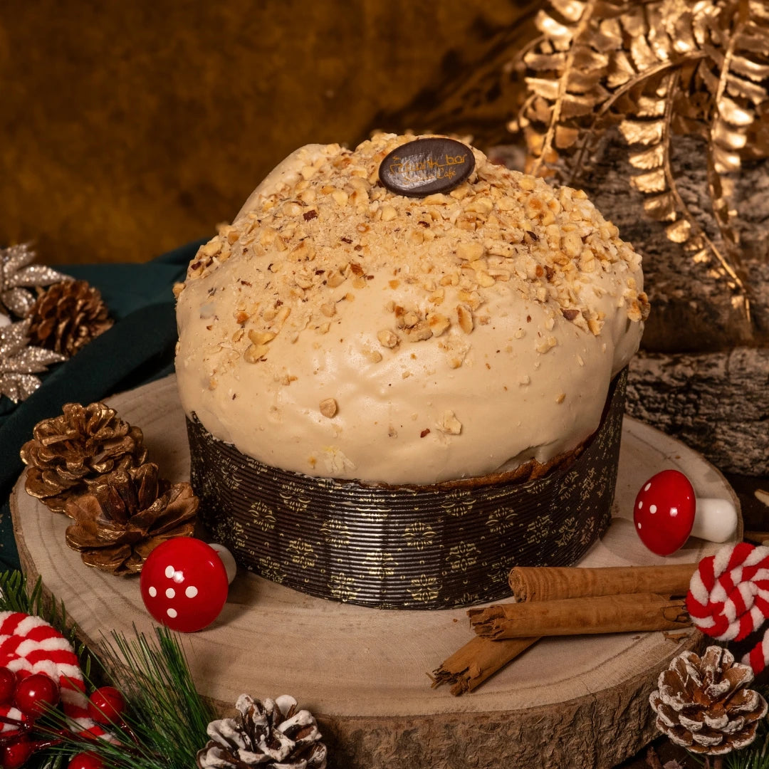 Panettone Artigianale Farcito con Crema alla Nocciola (1.4kg)