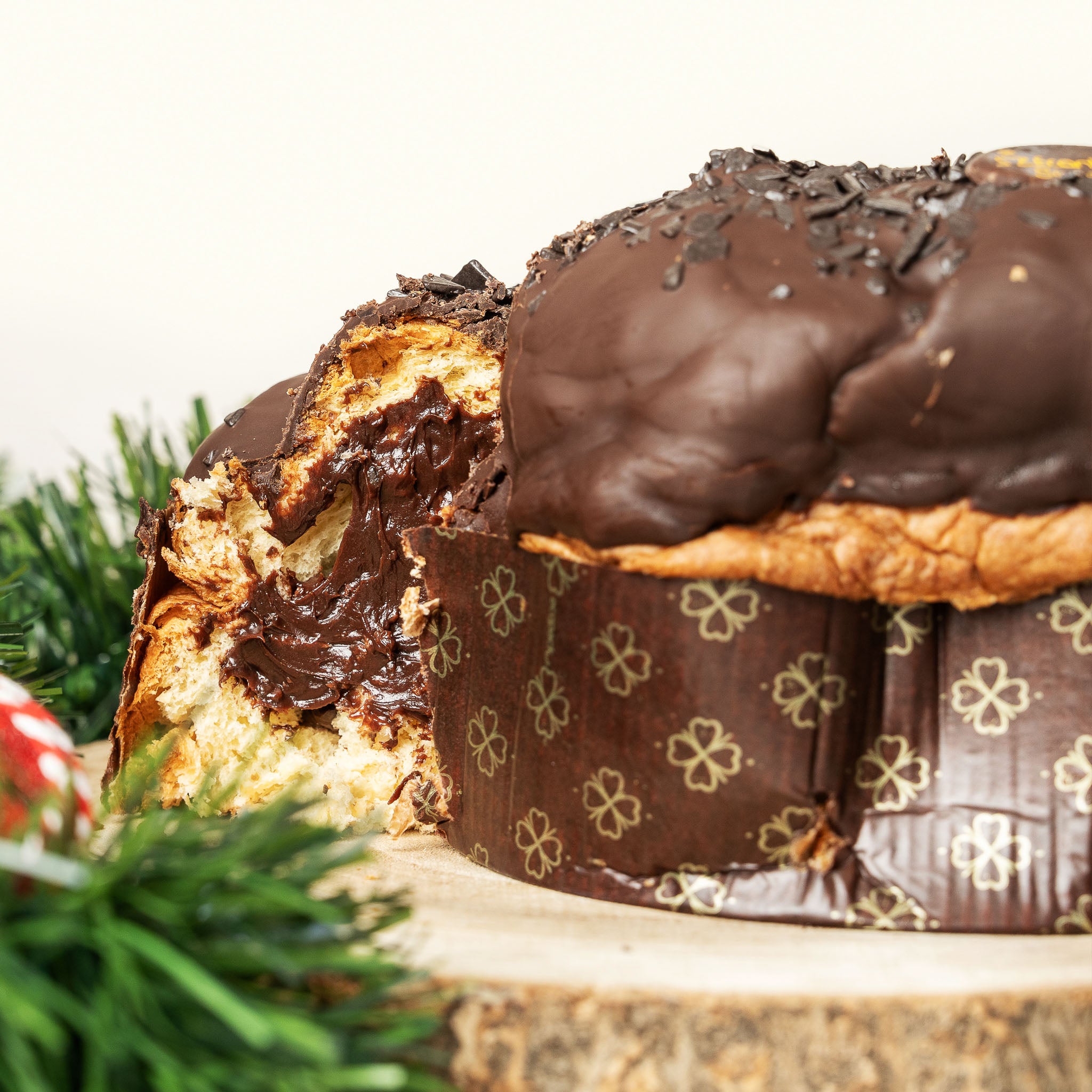 Panettone Artigianale Farcito con Crema al Cioccolato (1.3kg)