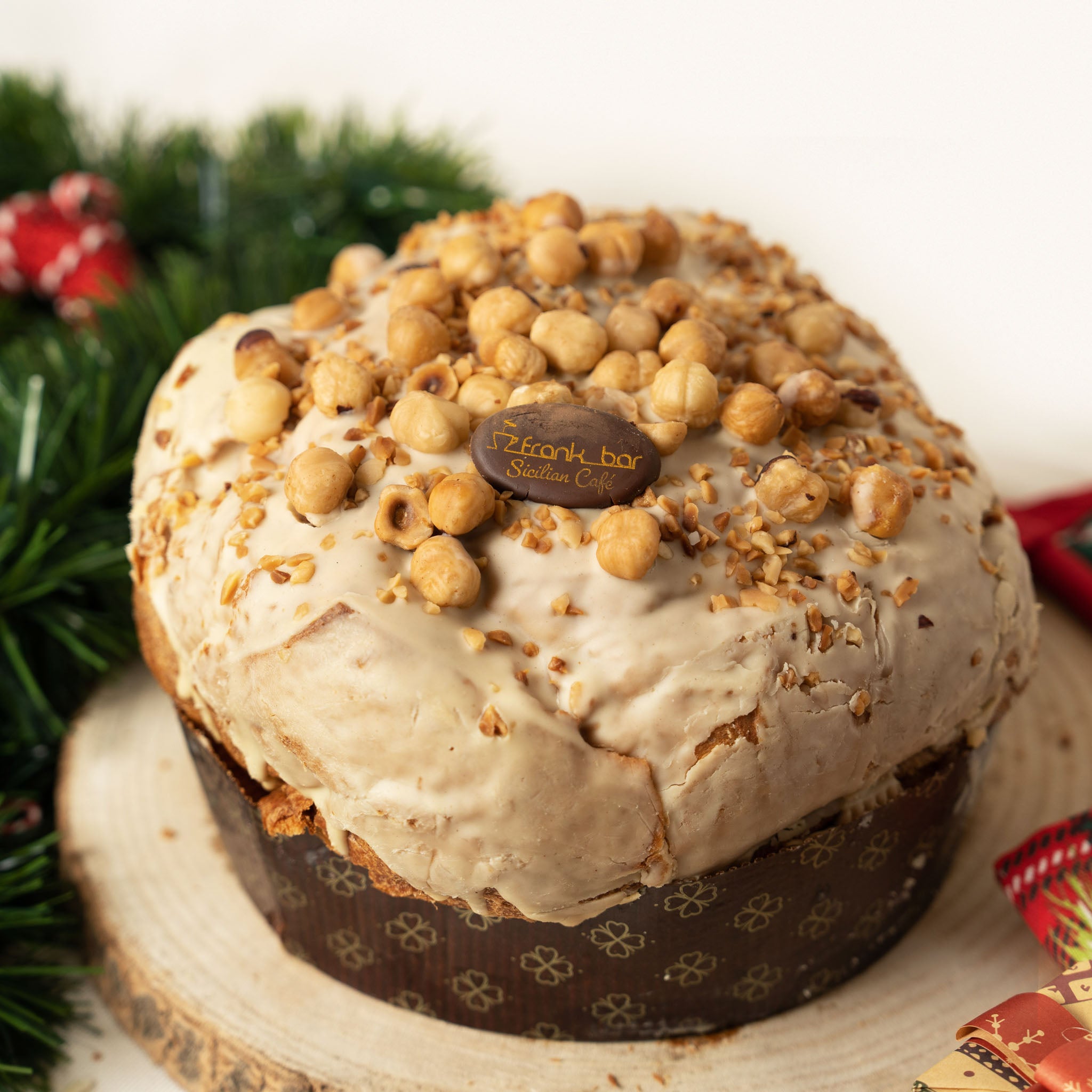 Panettone Artigianale Farcito con Crema alla Nocciola (1.3kg)